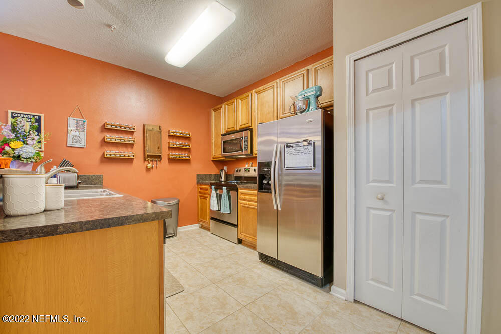 8226 Green Parrot Road, Unit 105 Jacksonville, FL 32256 - Photo 3 of 17 Kitchen - View 1