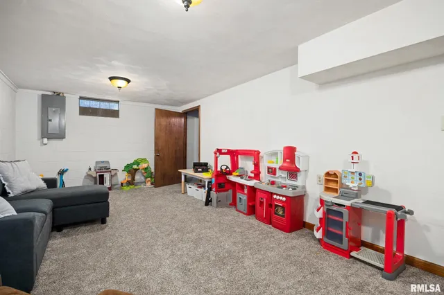 $179,900 | 1311 Lawndale Avenue, Pekin, IL 61554