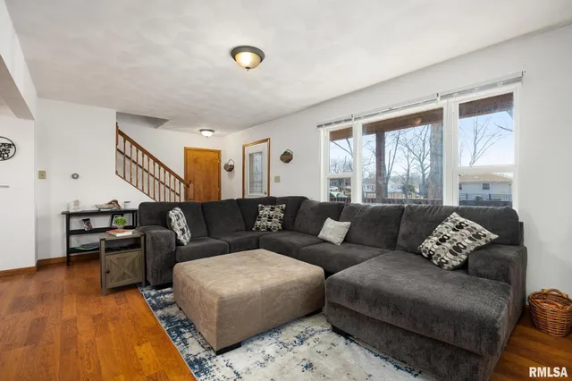 $179,900 | 1311 Lawndale Avenue, Pekin, IL 61554