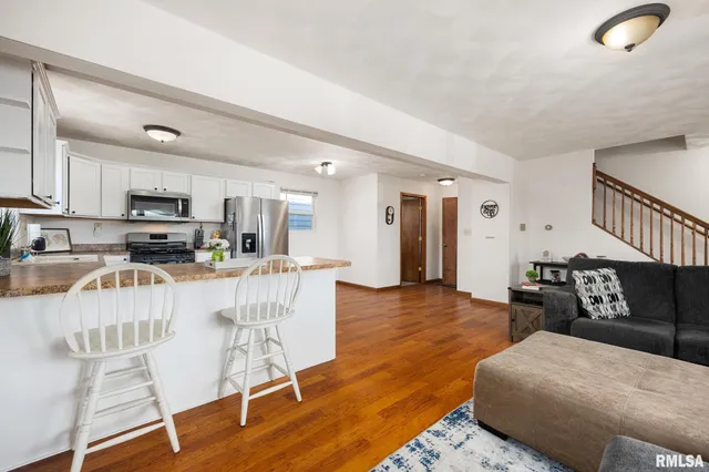 $179,900 | 1311 Lawndale Avenue, Pekin, IL 61554