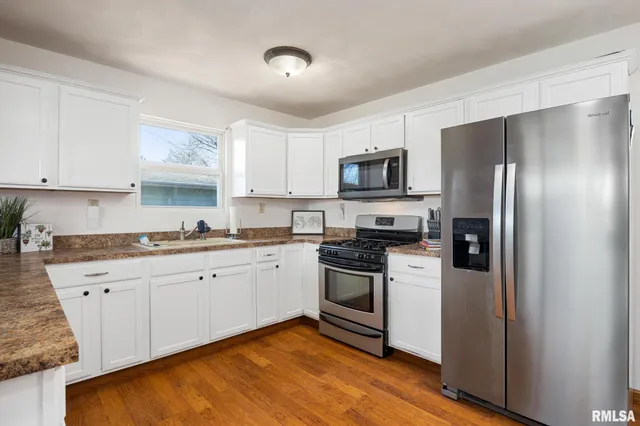 $179,900 | 1311 Lawndale Avenue, Pekin, IL 61554