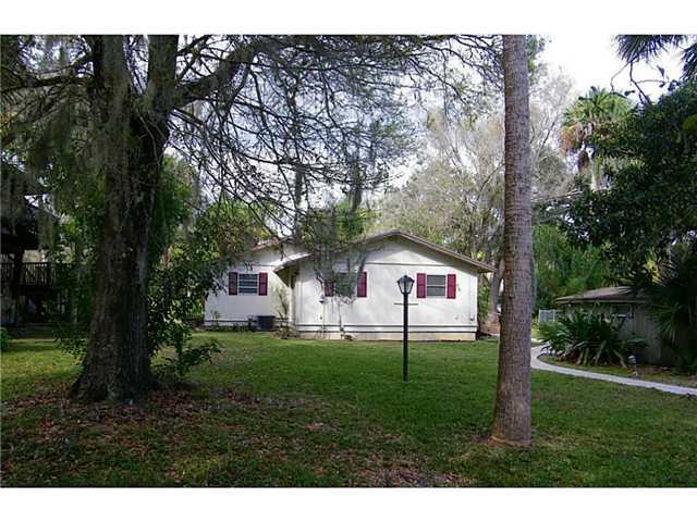 555 Southwest Rustic Circle Stuart, FL 34997 - Photo 1 of 17 Gallery Image 1