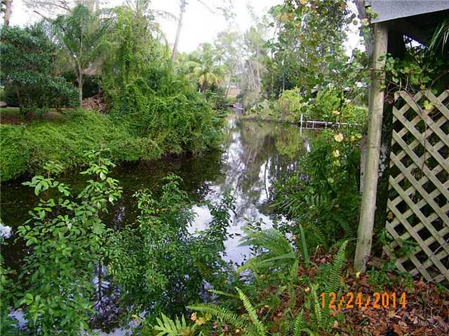 555 Southwest Rustic Circle Stuart, FL 34997 - Photo 13 of 17 Gallery Image 13