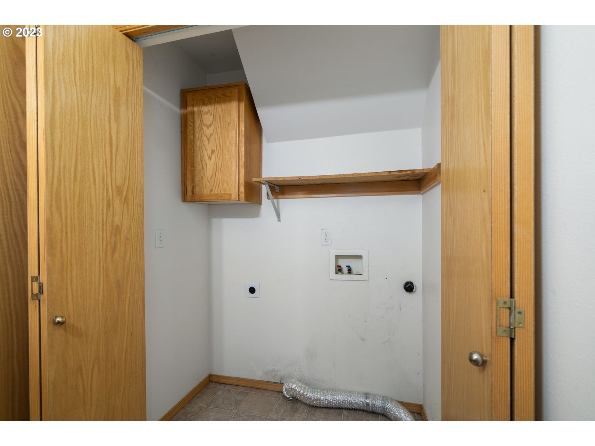 12315 Southeast Boise Street Portland, OR 97236 - Photo 21 of 23 a bathroom with a window and a shower