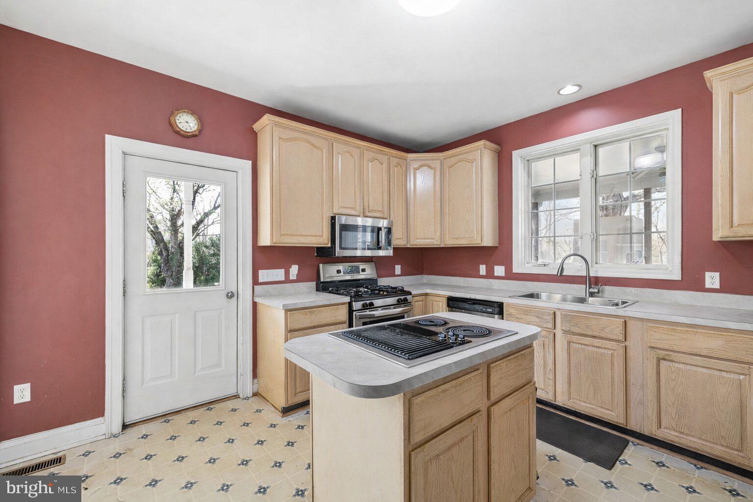 7214 Clifton Road Clifton, VA 20124 - Photo 12 of 83