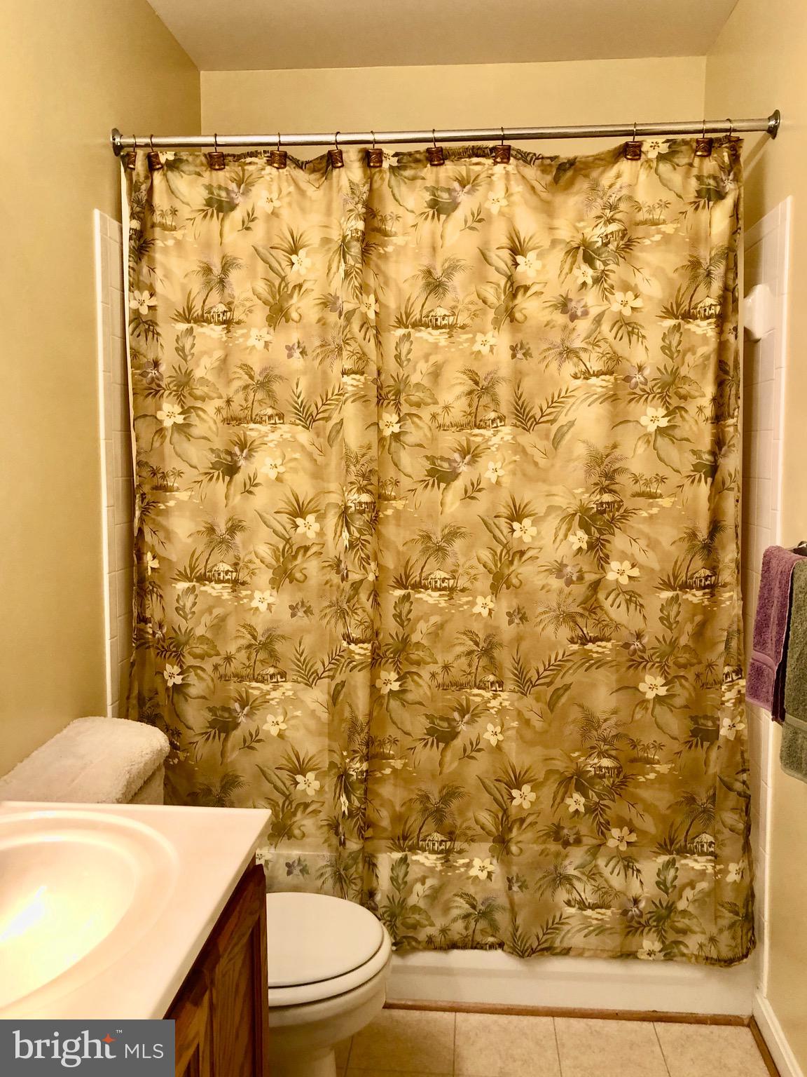 3201 Kelox Road Baltimore, MD 21207 - Photo 15 of 30 Upper level hall bath