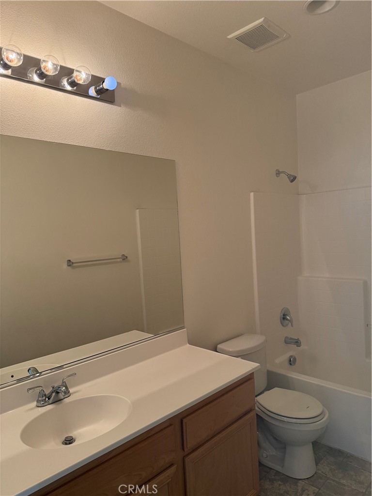 2062 Splendid Circle San Jacinto, CA 92582 - Photo 12 of 18 a bathroom with a sink and a toilet