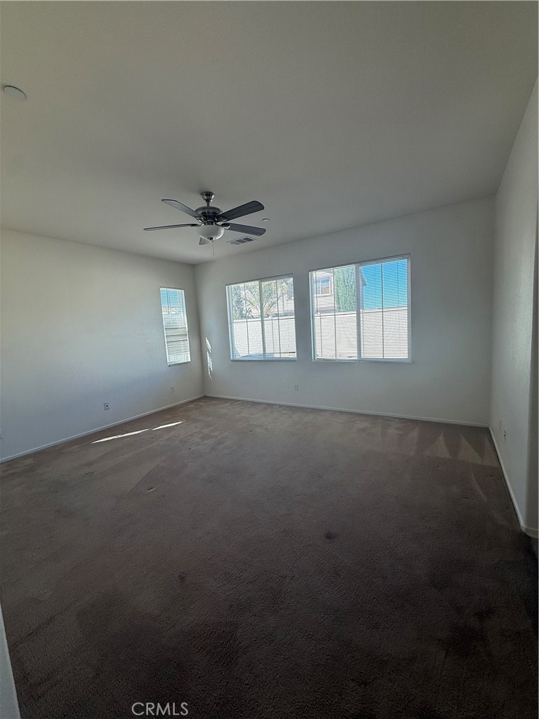 2062 Splendid Circle San Jacinto, CA 92582 - Photo 13 of 18 an empty room with a window