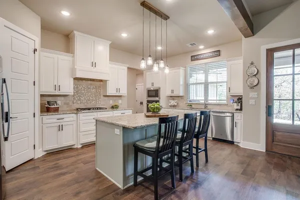 $650,000 | 322 Mountainview Court, Sunset, TX 76270