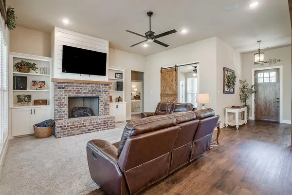 $650,000 | 322 Mountainview Court, Sunset, TX 76270