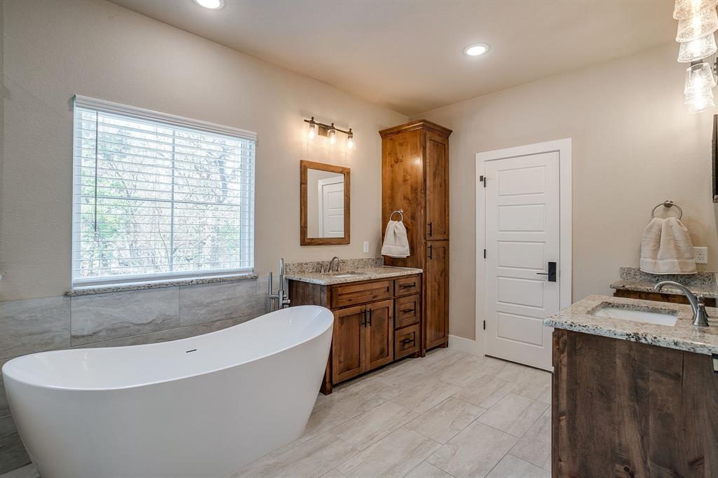 322 Mountainview Court Sunset, TX 76270 - Photo 24 of 40 a spacious bathroom with a tub sink and mirror