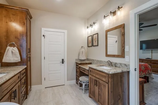 $650,000 | 322 Mountainview Court, Sunset, TX 76270