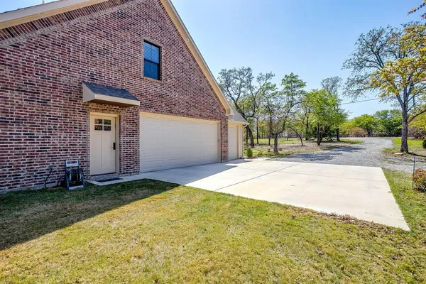 $650,000 | 322 Mountainview Court, Sunset, TX 76270
