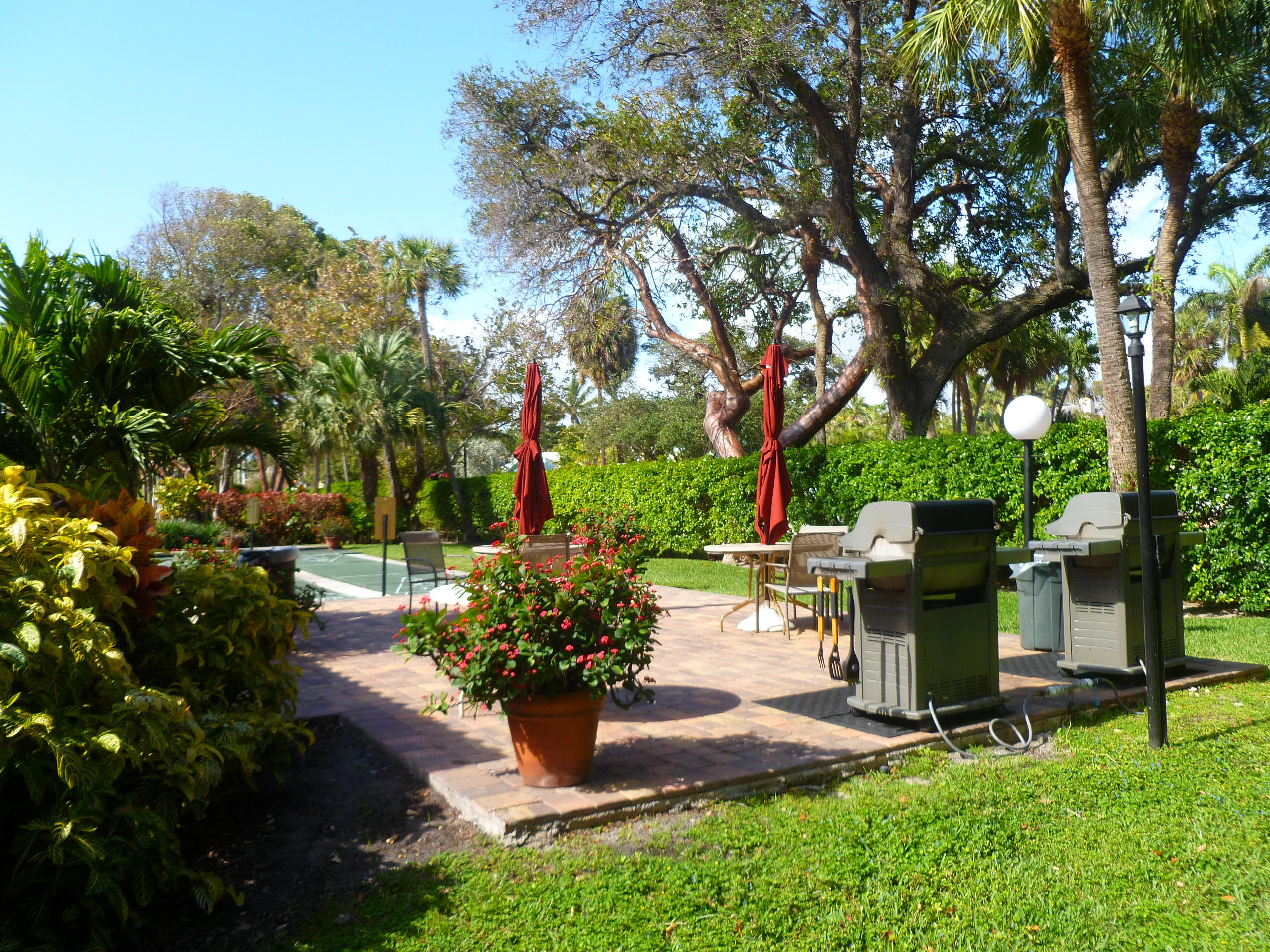 950 Ponce De Leon Road, Unit 104 Boca Raton, FL 33432 - Photo 5 of 33 a view of a backyard with sitting area