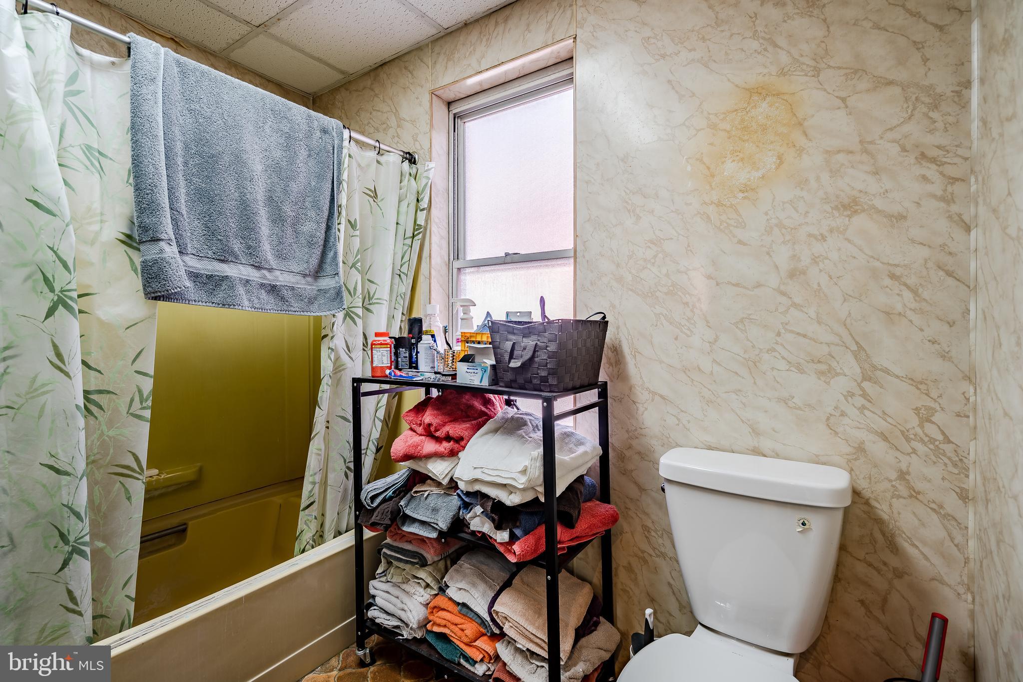 411 Spring Street Reading, PA 19601 - Photo 18 of 20 Full Bath