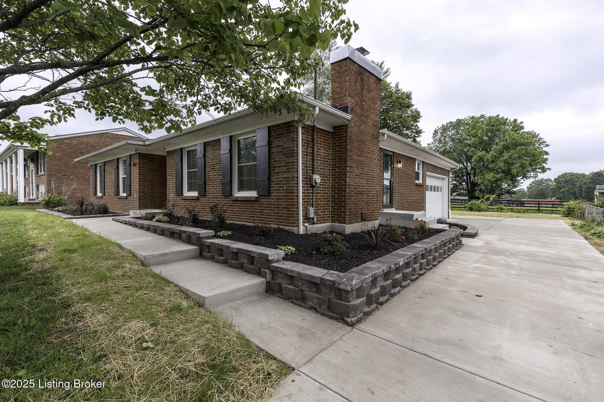 6512 Ridge Cliff Road Louisville, KY 40228 - Photo 2 of 51 Ridge042