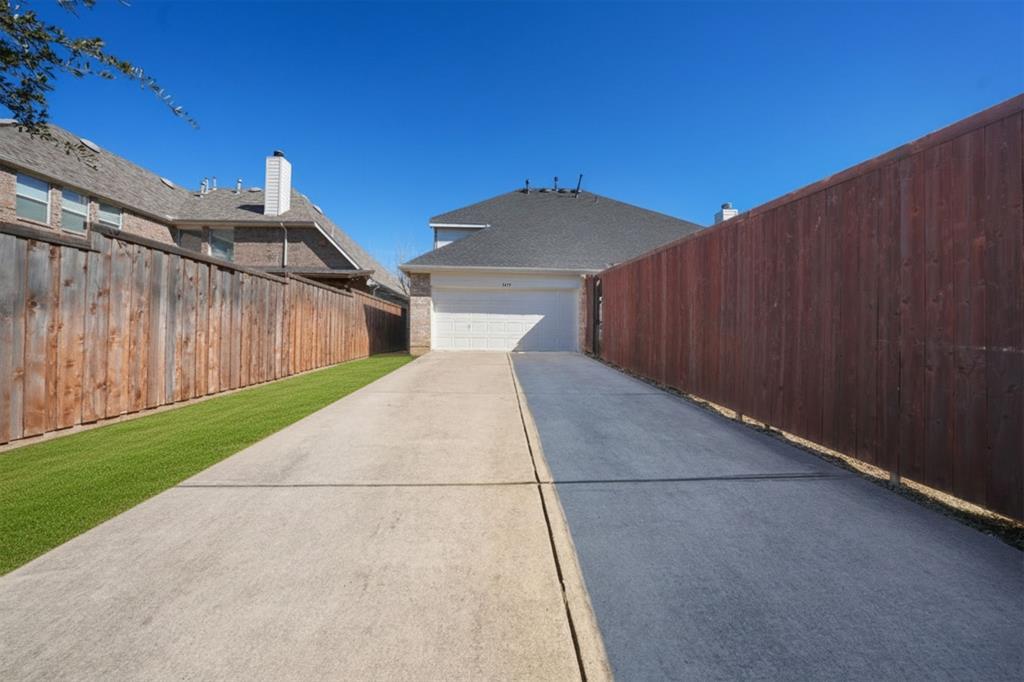 3475 Pilgrim Drive Frisco, TX 75034 - Photo 32 of 33 a view of a backyard