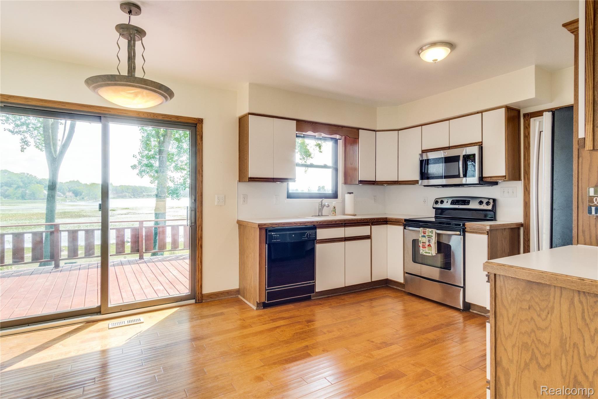 15495 Whitaker Road Linden, MI 48451 - Photo 6 of 40 Interiors (6 of 32).jpg