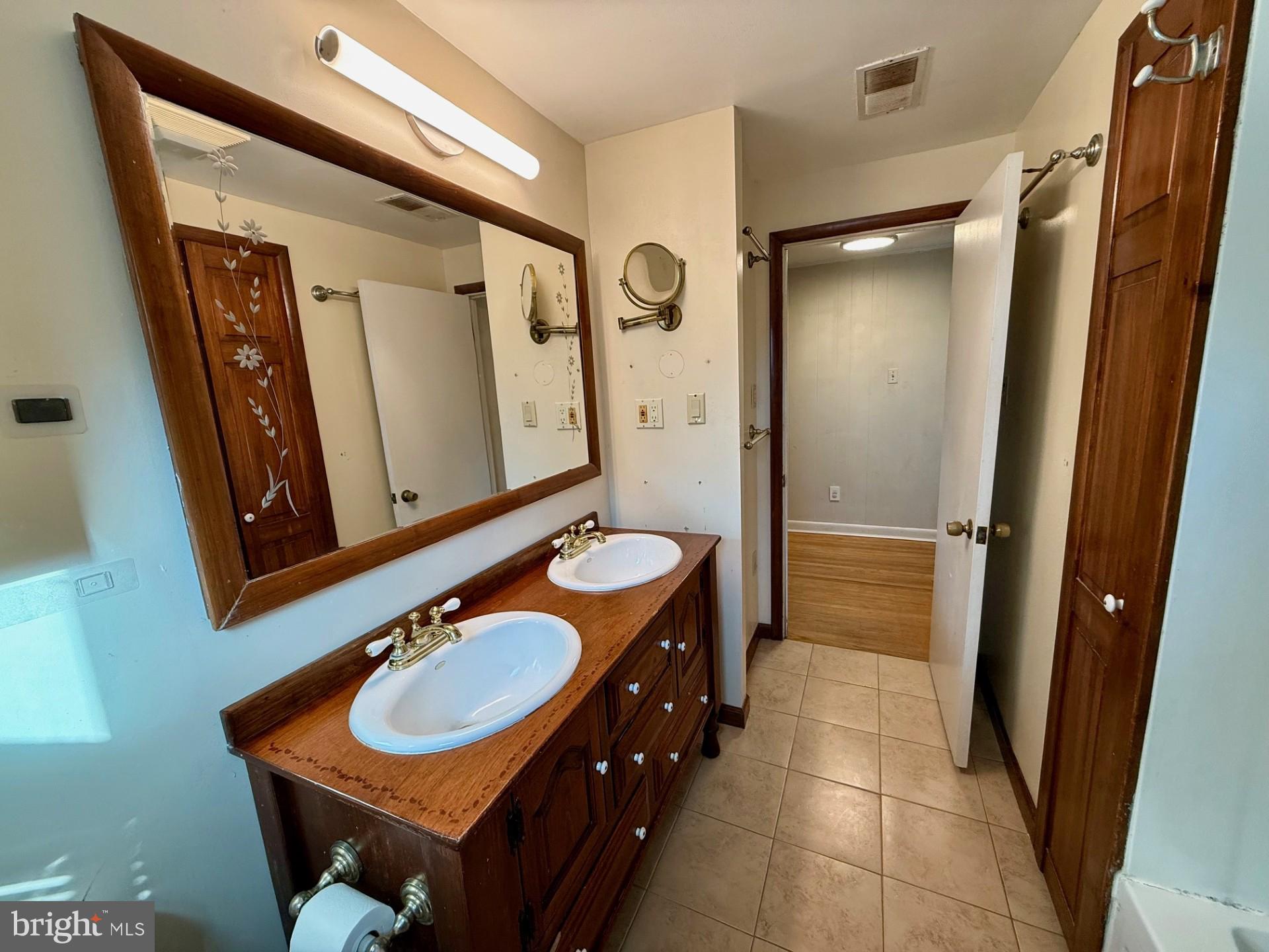 380 Erie Avenue Carneys Point, NJ 08069 - Photo 24 of 40