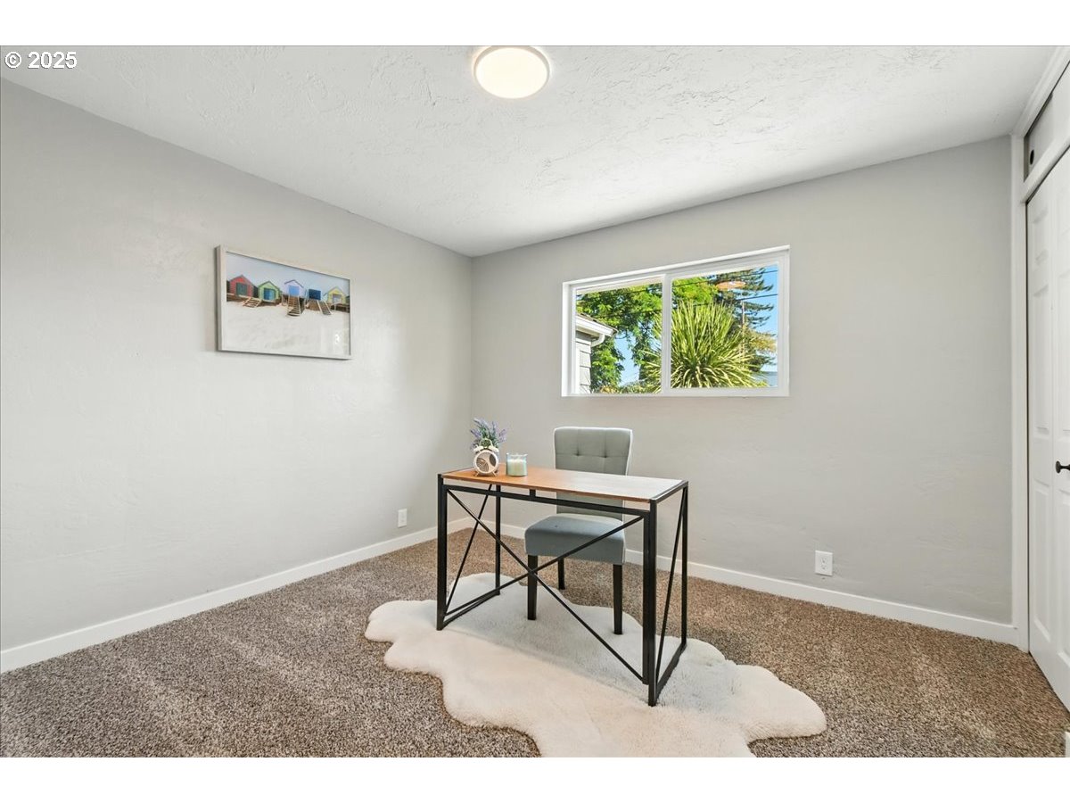 1342 Quinalt Street Springfield, OR 97477 - Photo 15 of 36