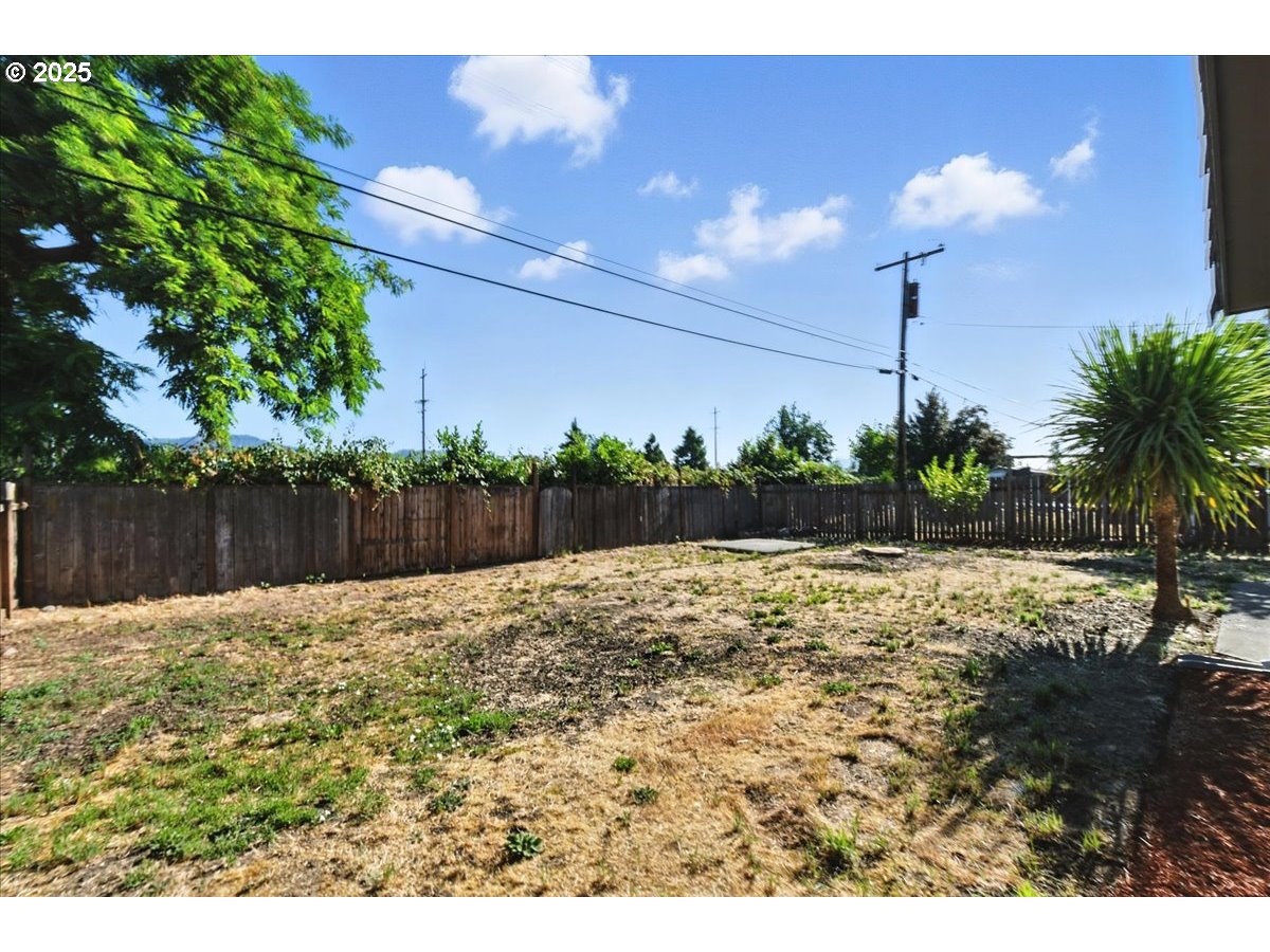 1342 Quinalt Street Springfield, OR 97477 - Photo 28 of 36