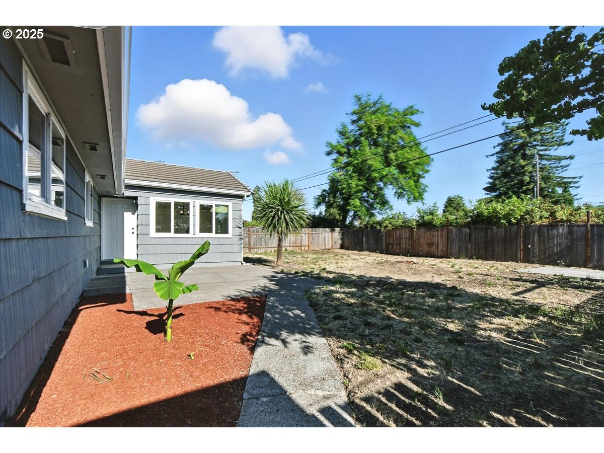 1342 Quinalt Street Springfield, OR 97477 - Photo 29 of 36