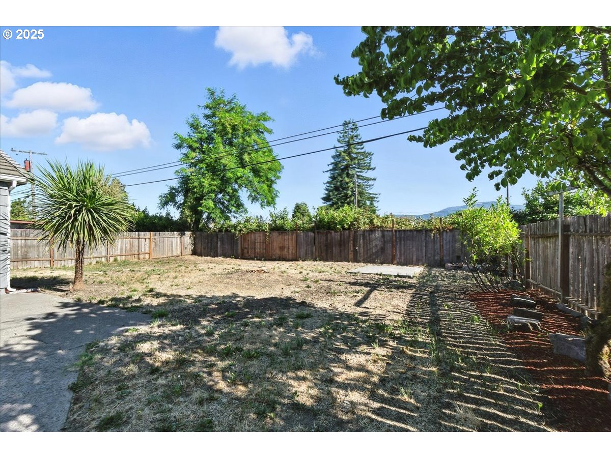 1342 Quinalt Street Springfield, OR 97477 - Photo 30 of 36