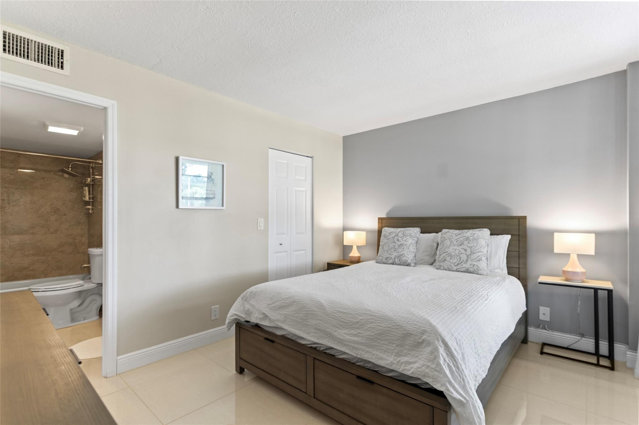16 Royal Palm Way, Unit 302 Boca Raton, FL 33432 - Photo 23 of 34 Guest Bedroom