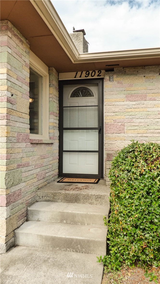 11902 Alexander Road Everett, WA 98204 - Photo 3 of 25
