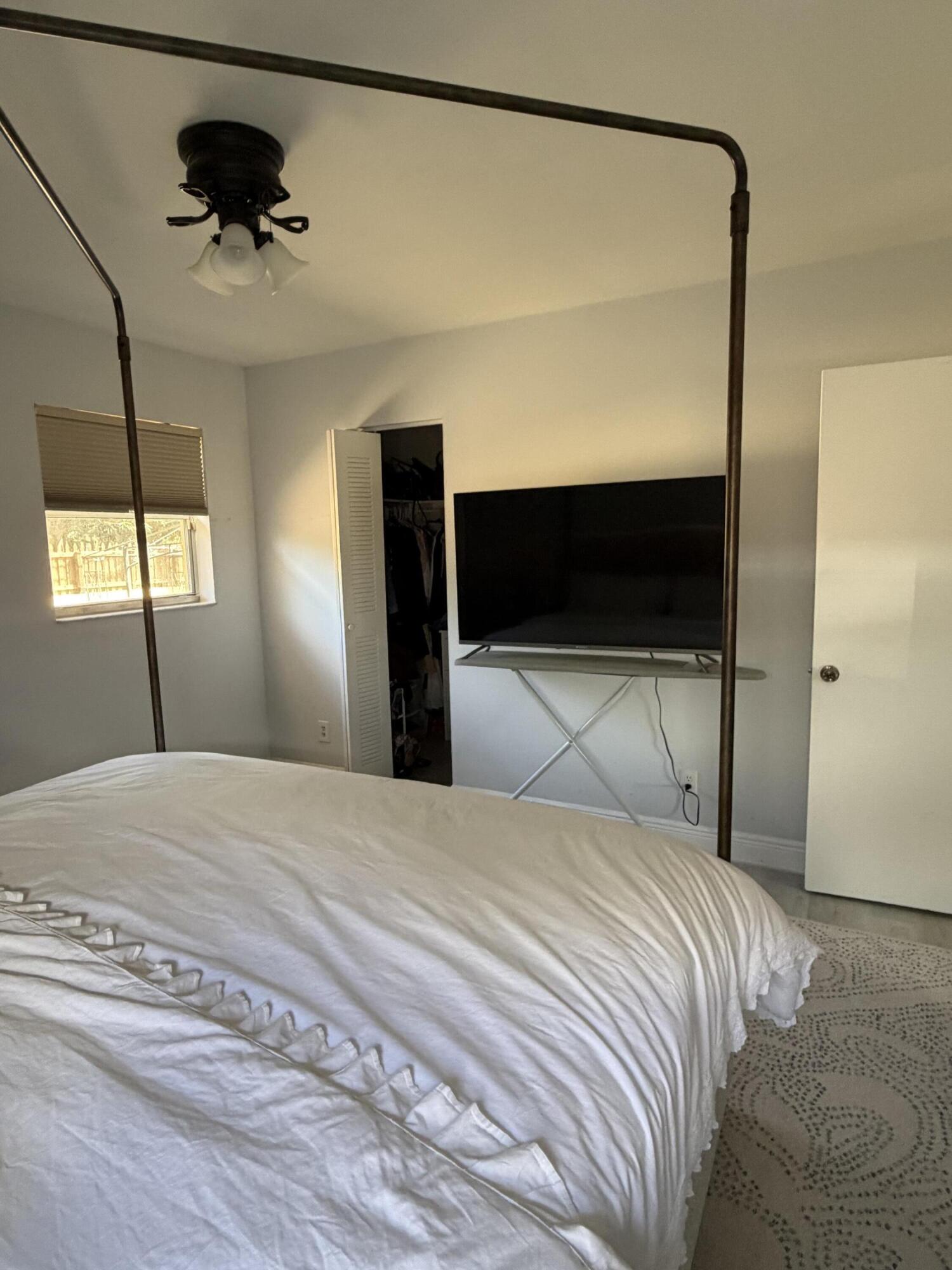 420 Northwest 7th Terrace Pompano Beach, FL 33060 - Photo 20 of 33 IMG_2149