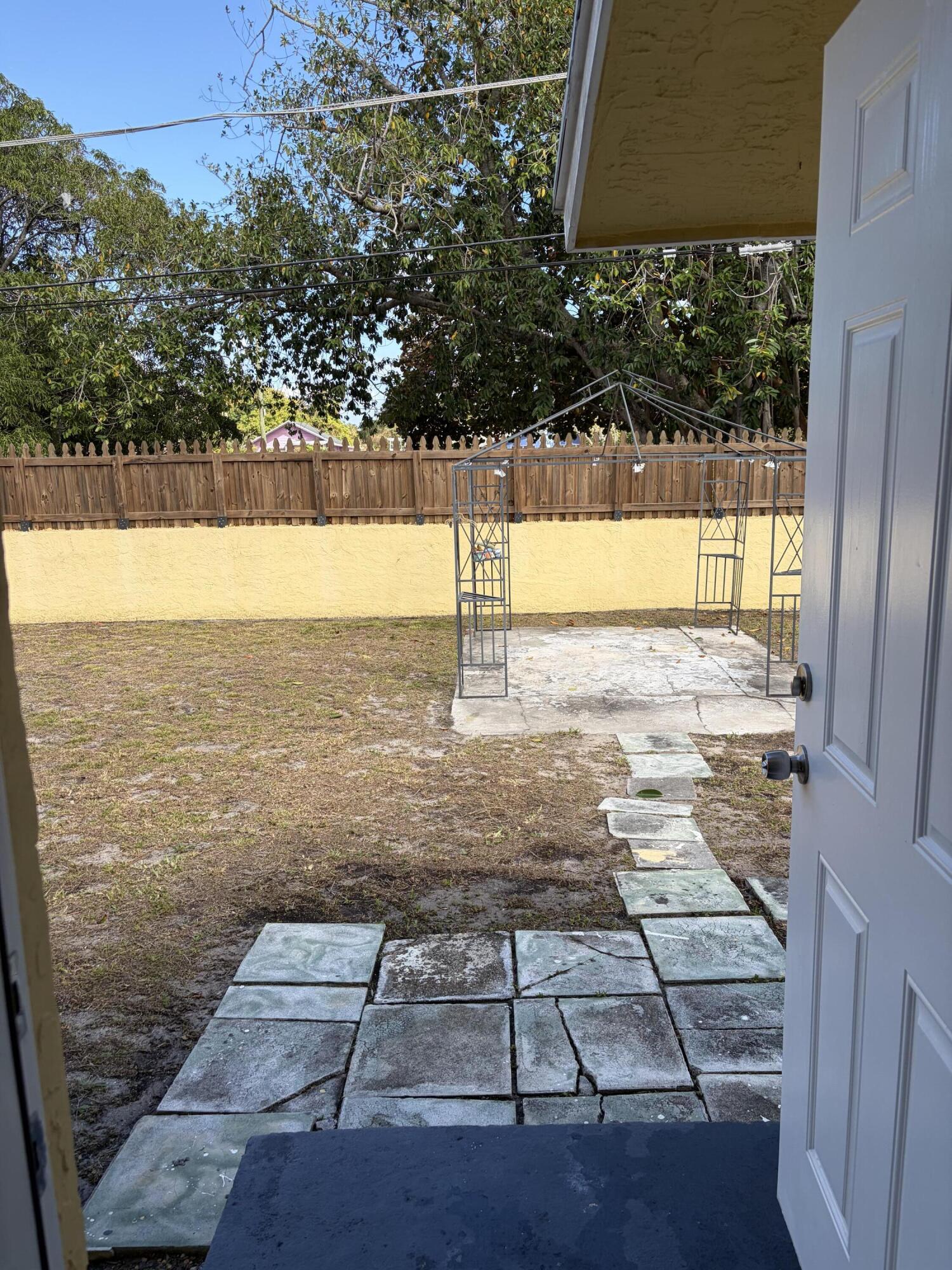 420 Northwest 7th Terrace Pompano Beach, FL 33060 - Photo 26 of 33 IMG_2154