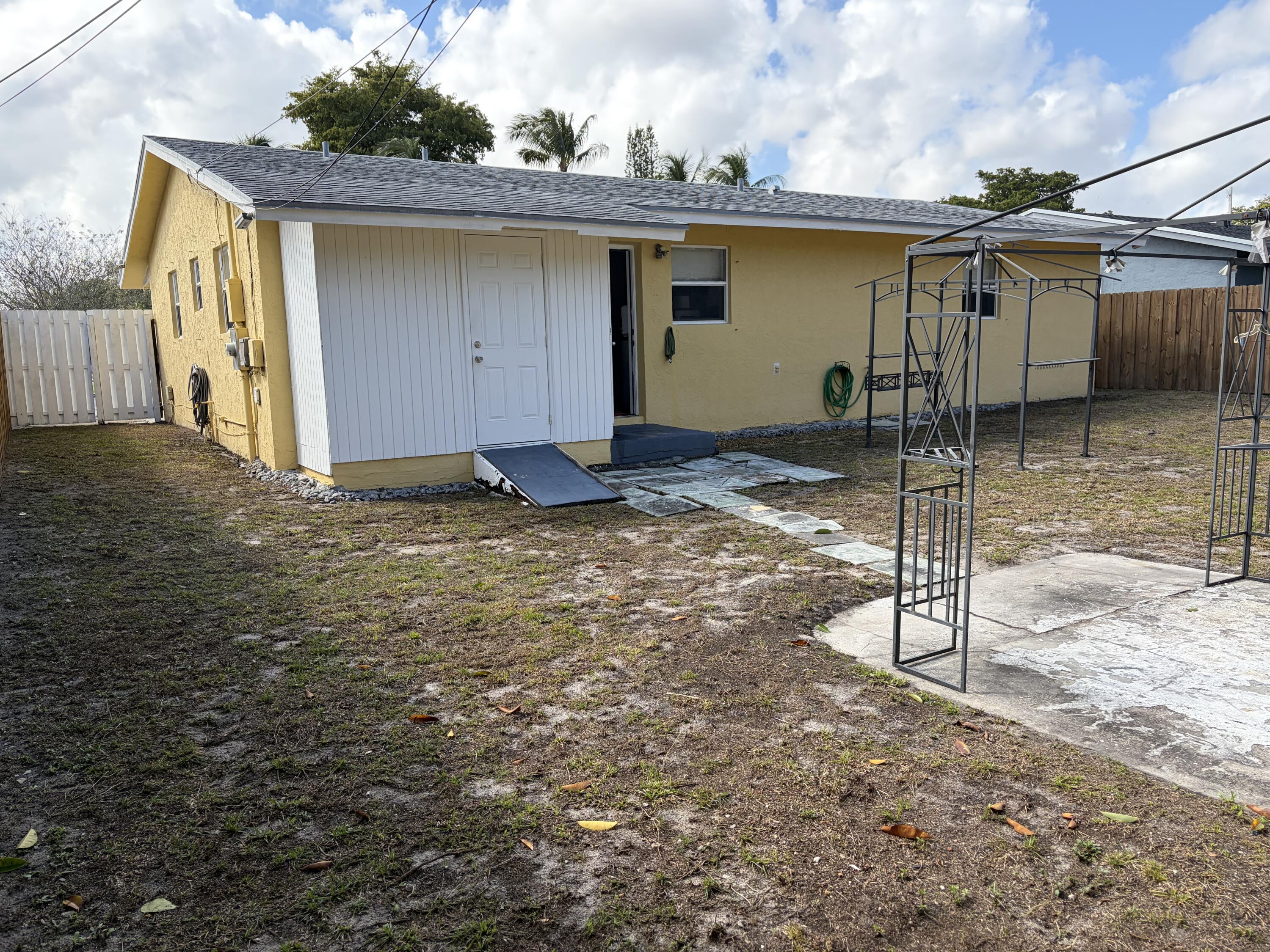 420 Northwest 7th Terrace Pompano Beach, FL 33060 - Photo 28 of 33 IMG_2156