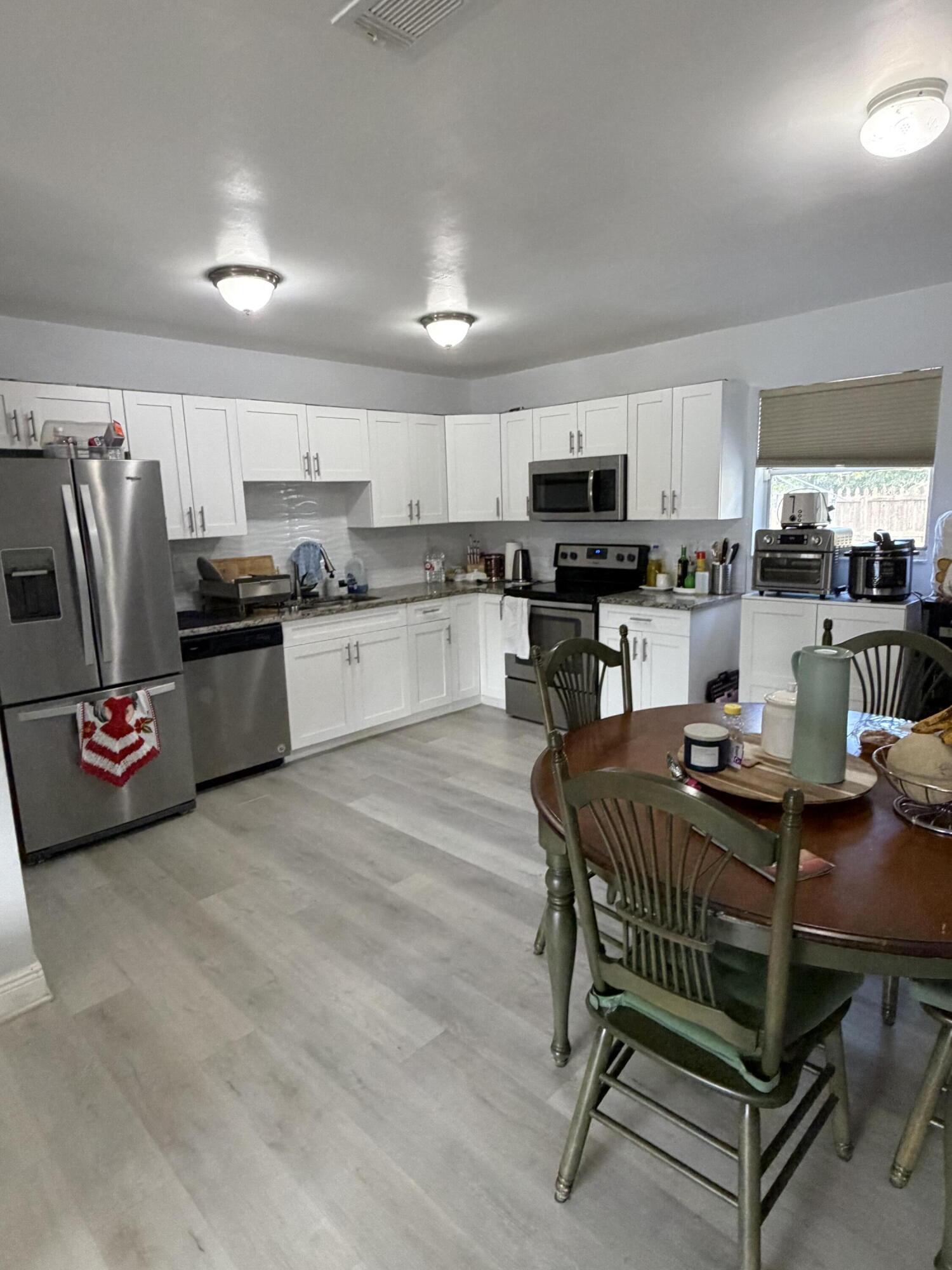 420 Northwest 7th Terrace Pompano Beach, FL 33060 - Photo 6 of 33 IMG_2135