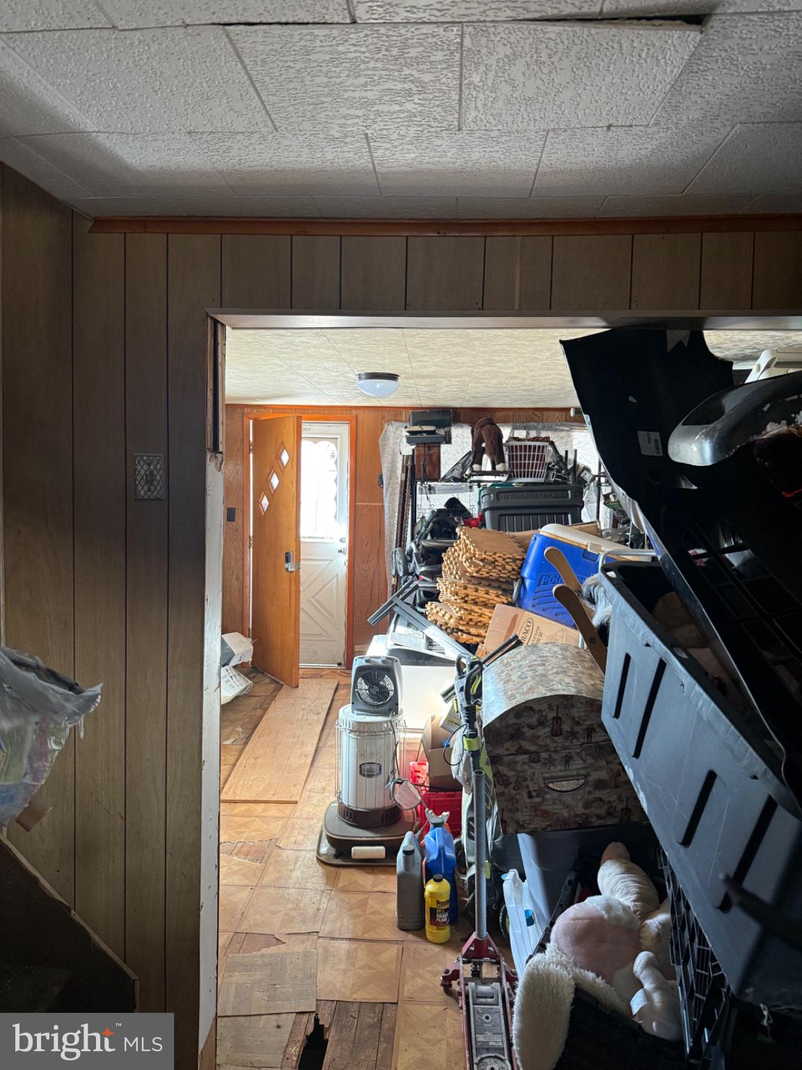4685 Upper Road Shamokin, PA 17872 - Photo 7 of 20 Cluttered entryway with hidden potential.