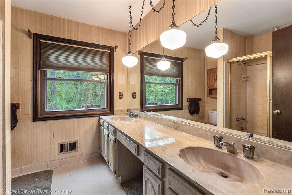 9233 Wiggins Road Howell, MI 48855 - Photo 14 of 28