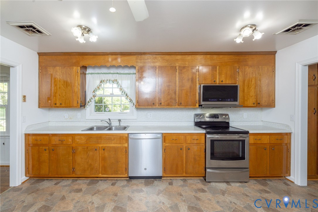 1210 Wellington Road Colonial Heights, VA 23834 - Photo 16 of 46 a large kitchen with stainless steel appliances granite countertop a stove a sink and a microwave