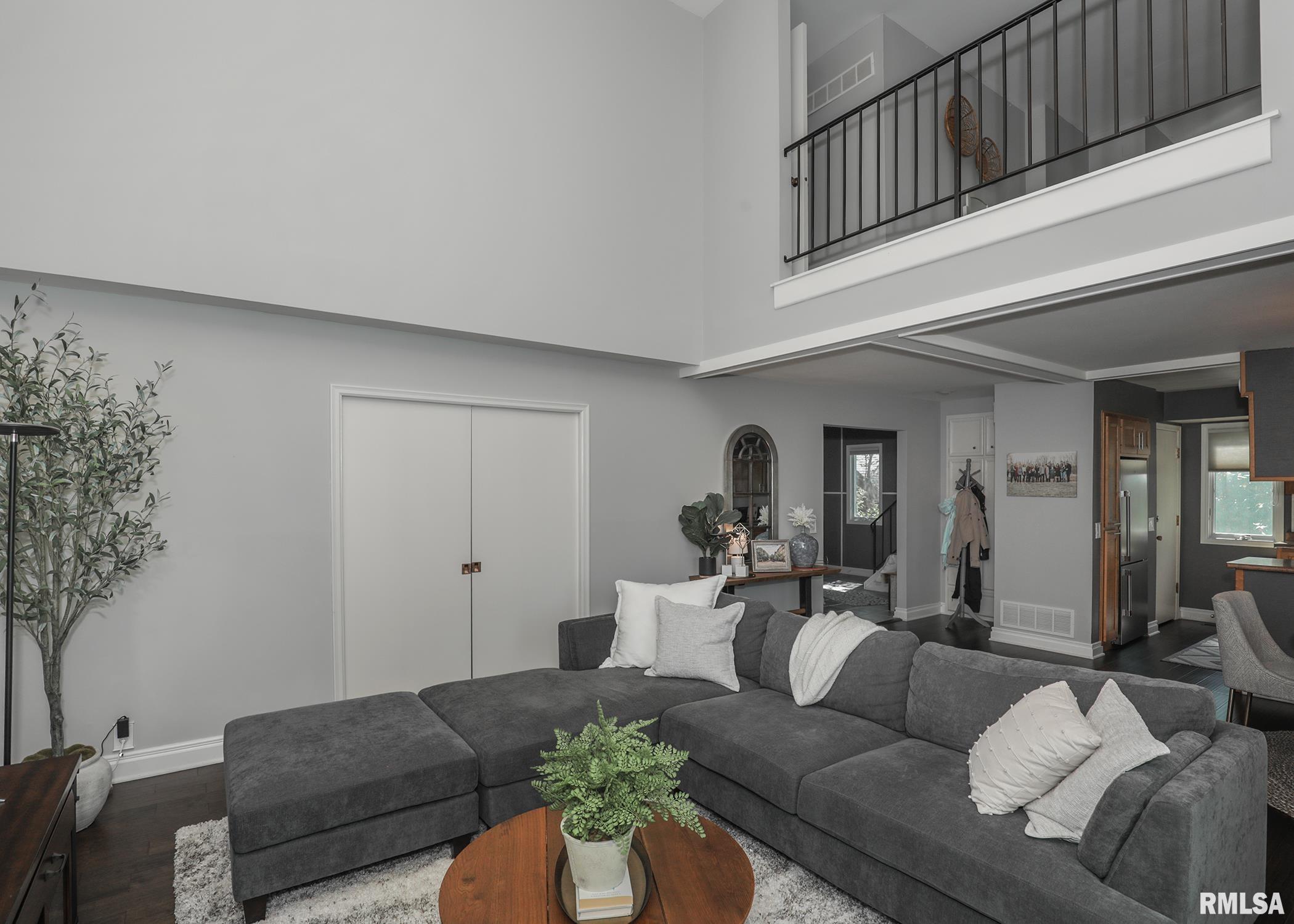 6401 Utica Ridge Road, Unit 11 Davenport, IA 52807 - Photo 12 of 42 Gallery Image 12
