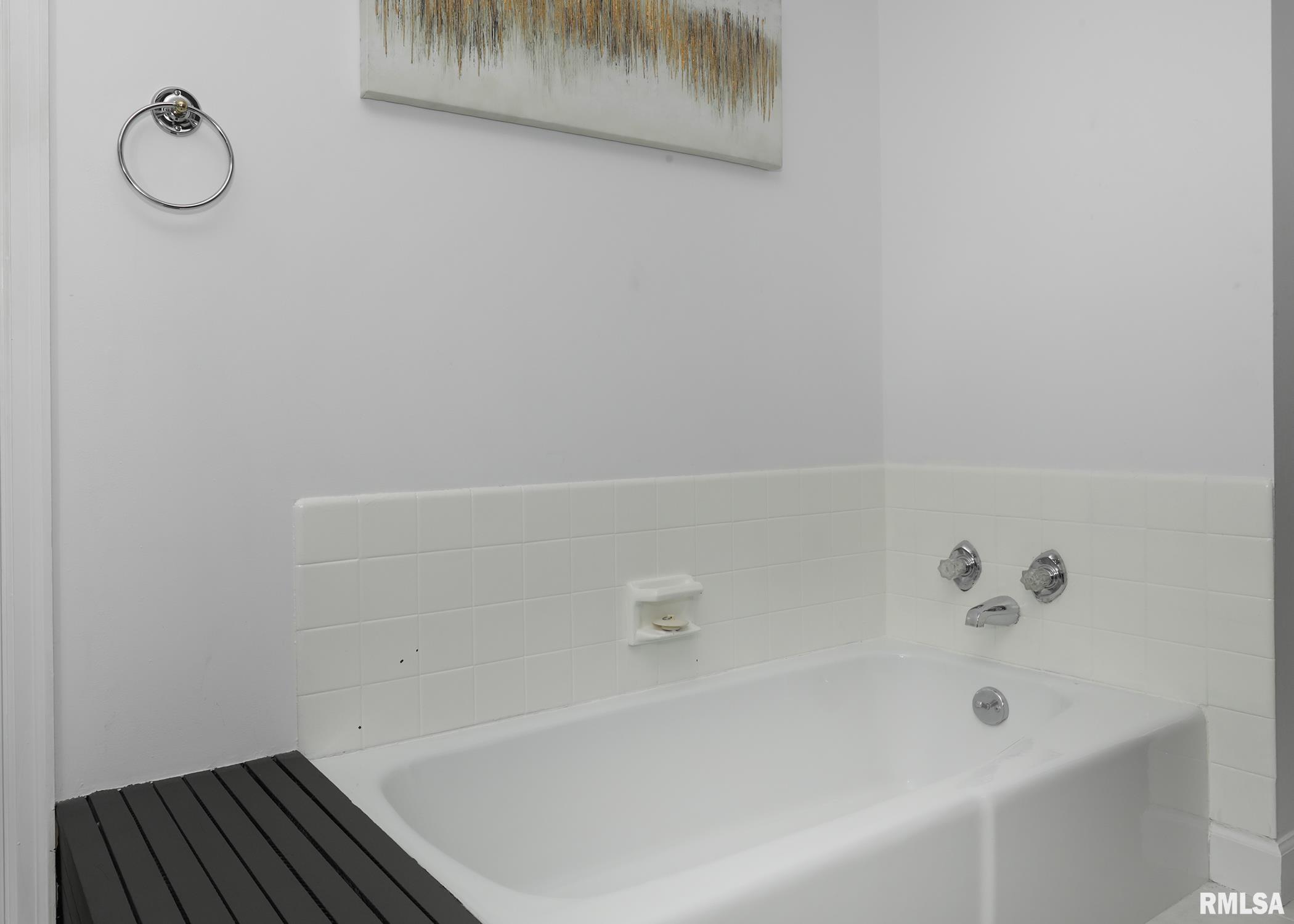 6401 Utica Ridge Road, Unit 11 Davenport, IA 52807 - Photo 31 of 42 Gallery Image 31
