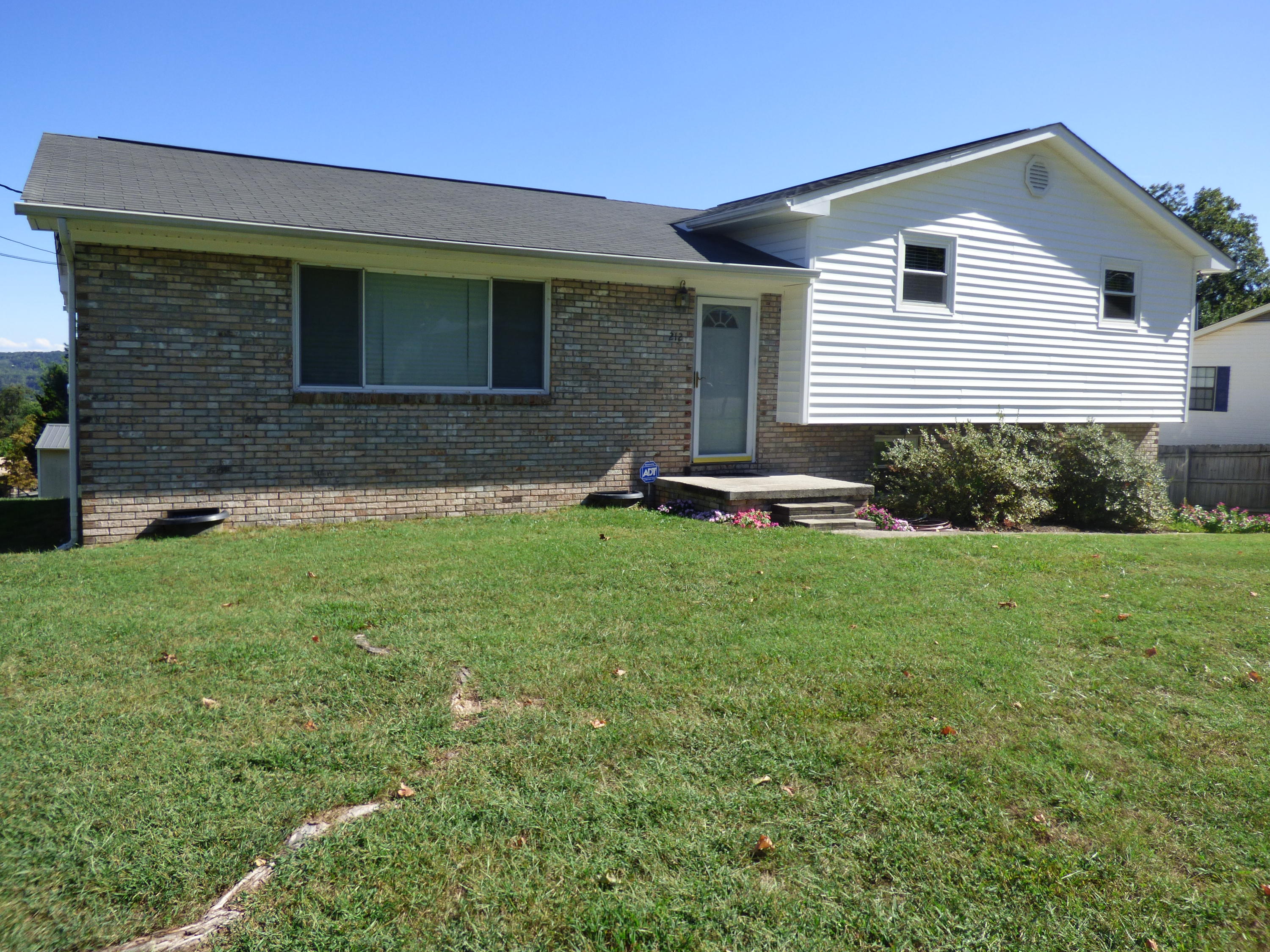 7212 Ridgeview Road Corryton, TN 37721 - Photo 2 of 30 P1010144