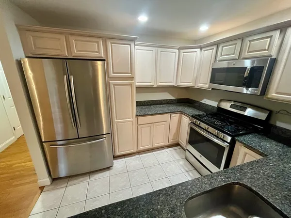 $4,400 | 6 North Park Street, Unit 6, Watertown, MA 02472