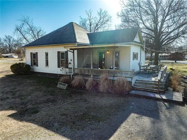 $125,000 | 302 East 3rd Street, Scammon, KS 66773