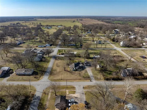 $125,000 | 302 East 3rd Street, Scammon, KS 66773