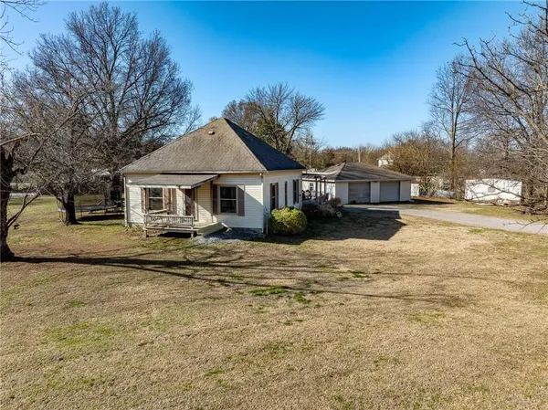 $125,000 | 302 East 3rd Street, Scammon, KS 66773