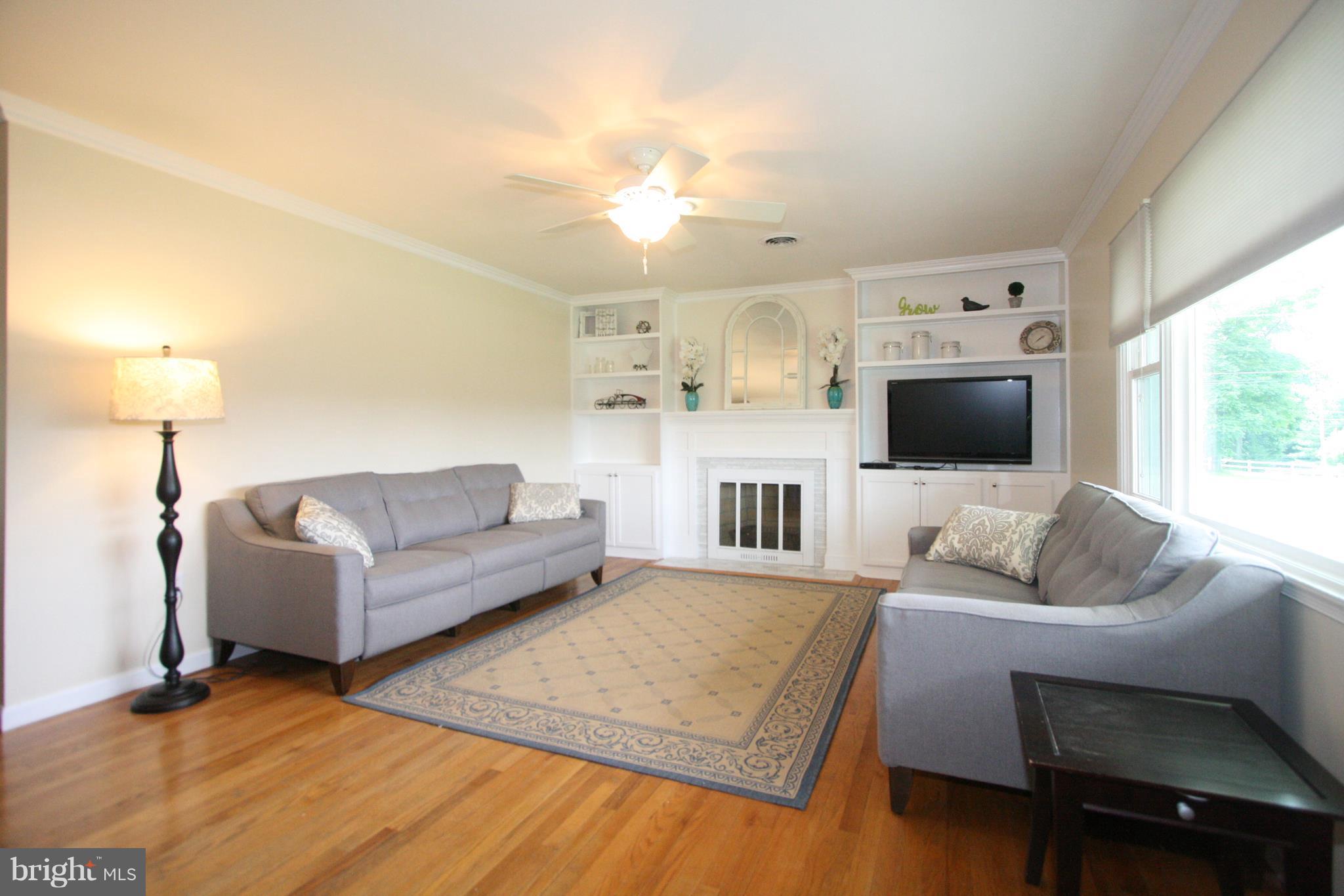 6225 Quinn Road Frederick, MD 21701 - Photo 3 of 3 Living Room with custom built in shelves!
