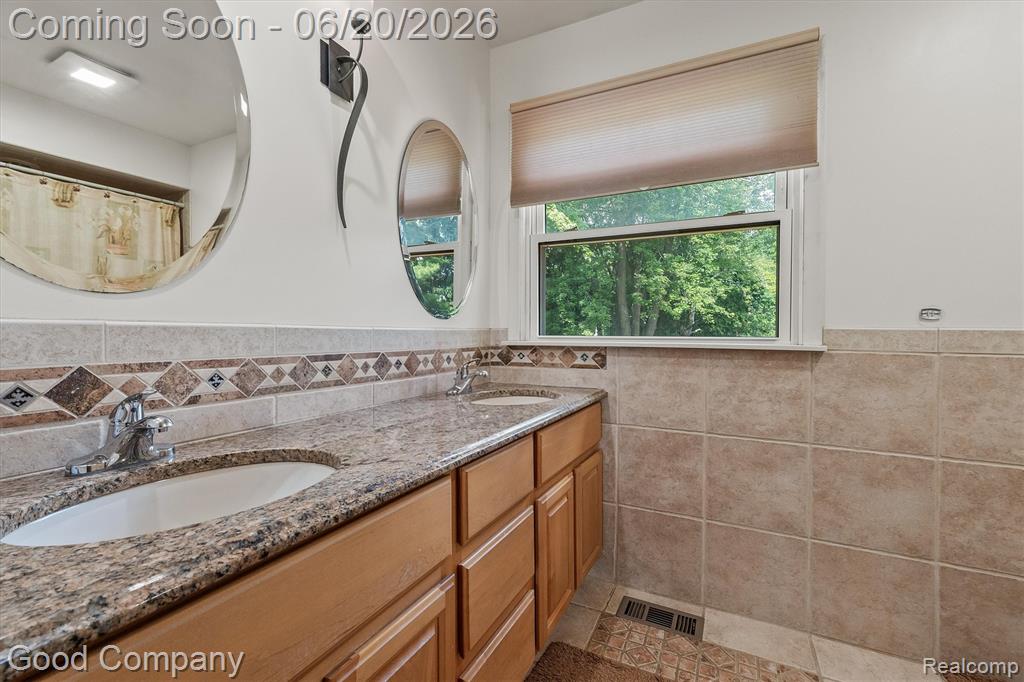 833 Cobblestone Drive Rochester Hills, MI 48309 - Photo 18 of 27