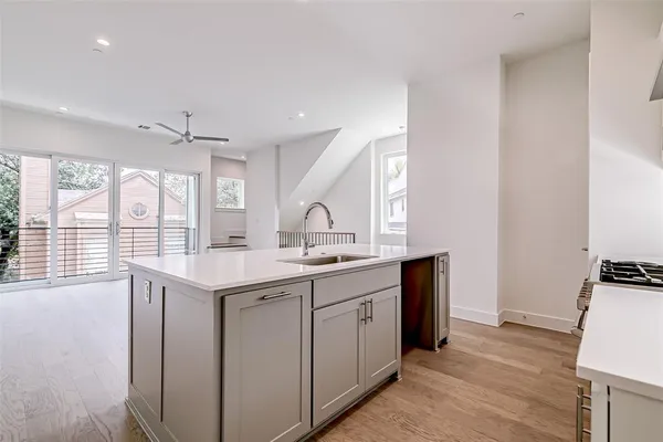 $3,100 | 6028 Lewis Street, Unit 204, Dallas, TX 75206