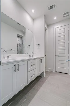 $3,100 | 6028 Lewis Street, Unit 204, Dallas, TX 75206