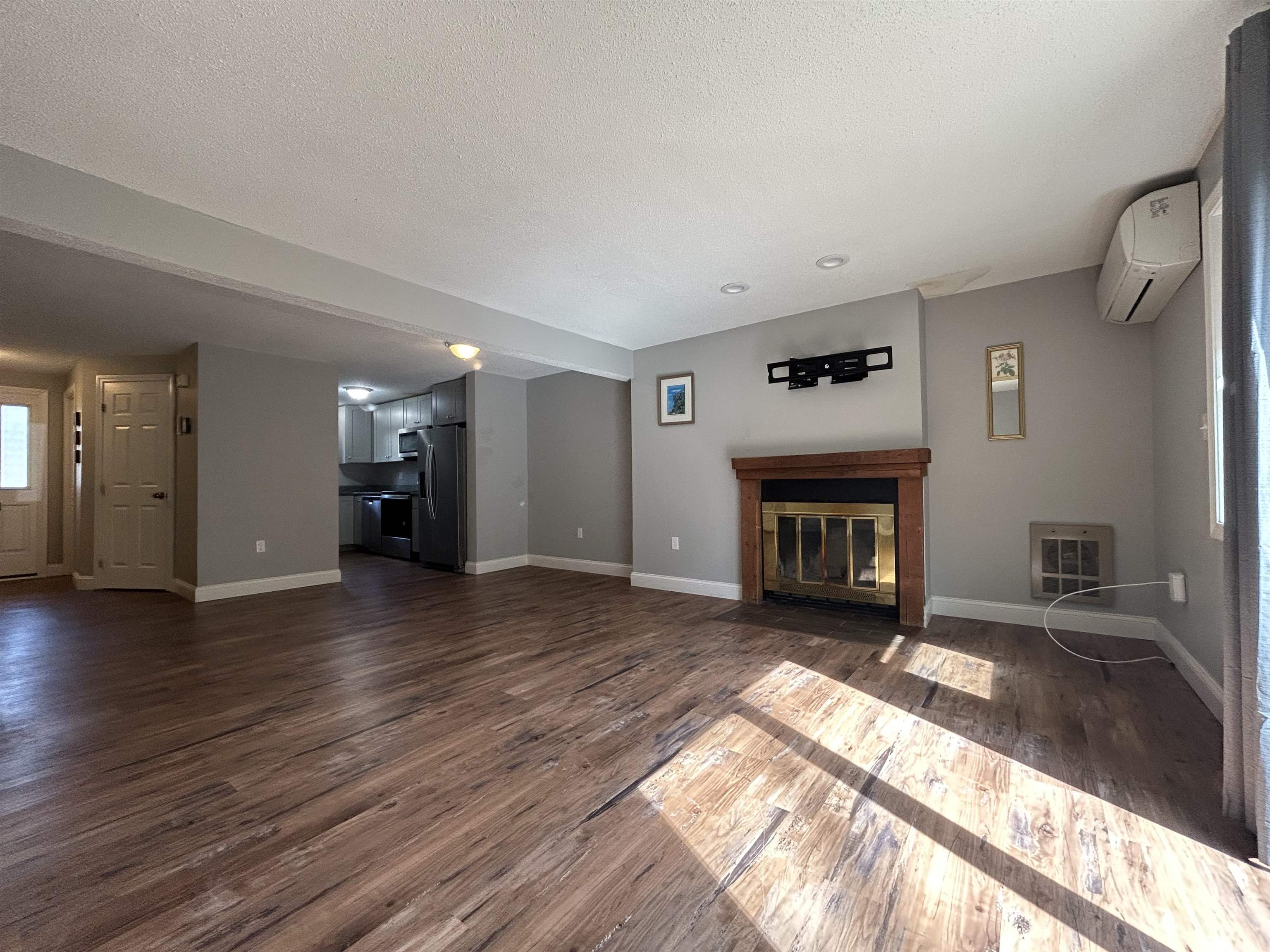 25 Hawke Road, Unit 4 Conway, NH 03860 - Photo 4 of 32 Gallery Image 4