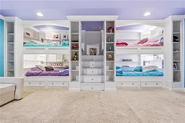 a view of livingroom with furniture