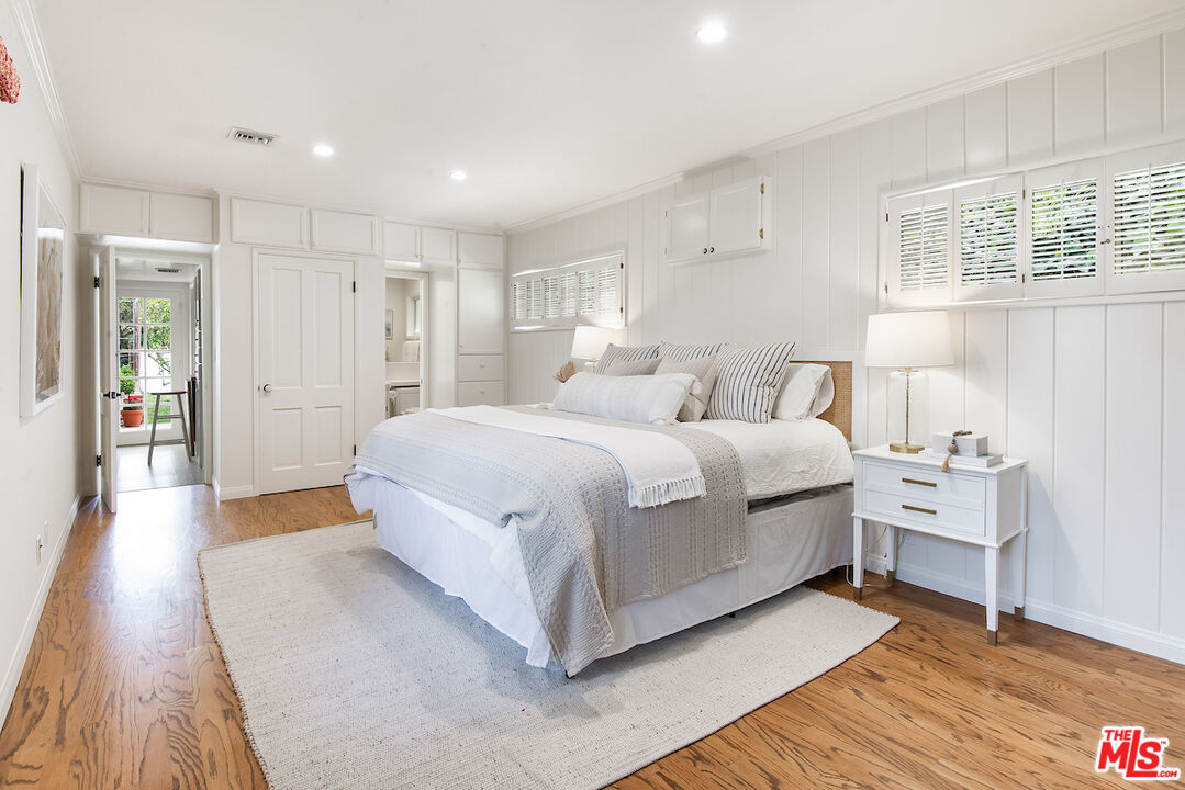 27280 Eastvale Road Palos Verdes Peninsula, CA 90274 - Photo 16 of 34 a spacious bedroom with a bed and a wooden floor